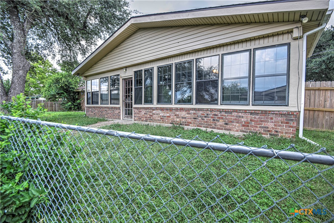 305 Tanglewood Road Temple, TX 76502 - Photo 46 of 46 front view of a house with a yard