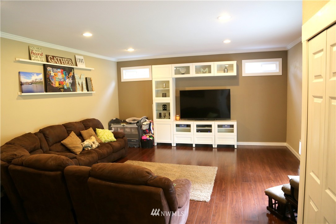 22427 13th Place West Bothell, WA 98021 - Photo 9 of 20