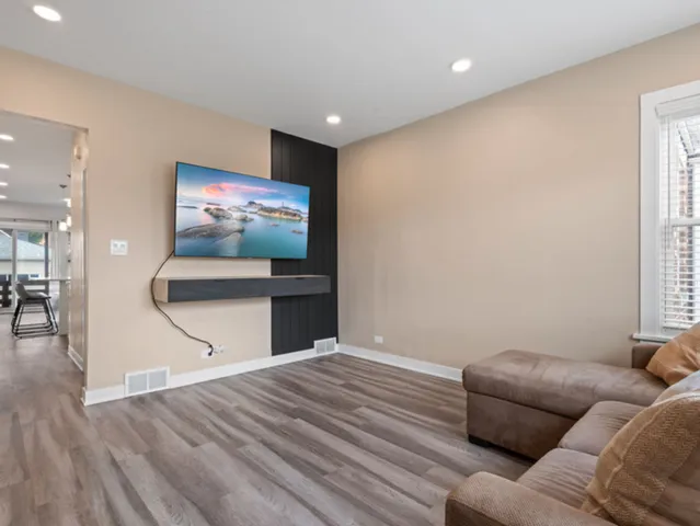 $464,900 | 6049 West School Street, Chicago, IL 60634