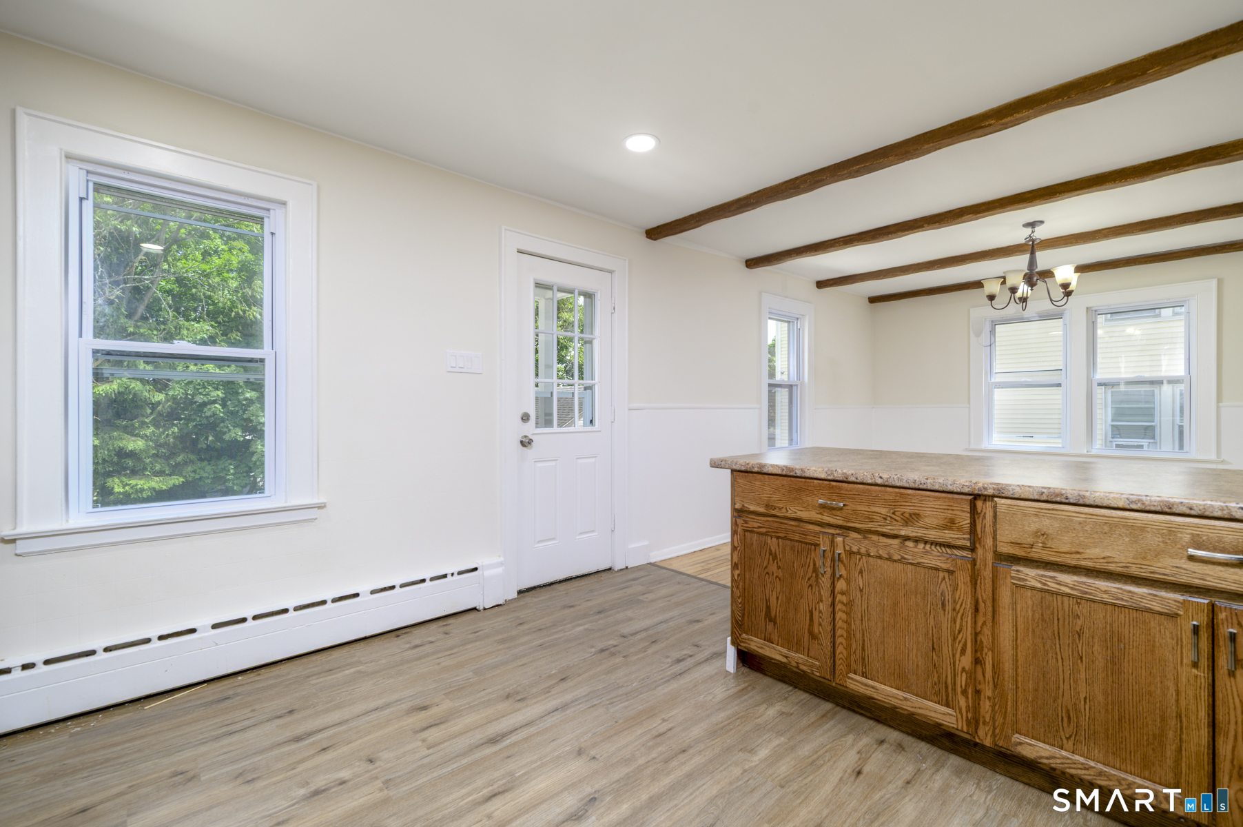 206 Ridgefield Avenue Bridgeport, CT 06610 - Photo 12 of 35