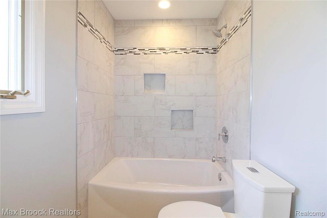 1724 Oakstone Drive Rochester, MI 48309 - Photo 34 of 39 1724 Oakstone 032117- (46).jpg
