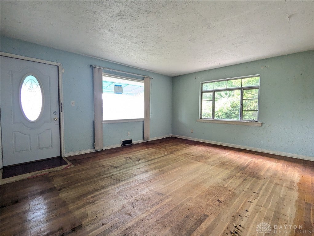 236 West Singer Street Springfield, OH 45506 - Photo 2 of 18 Gallery Image 2