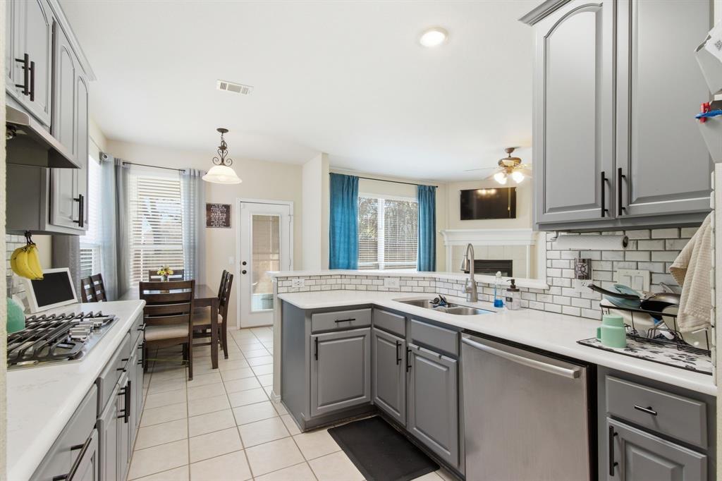 6625 Hayling Way Denton, TX 76210 - Photo 12 of 33 a kitchen with a sink stove and cabinets