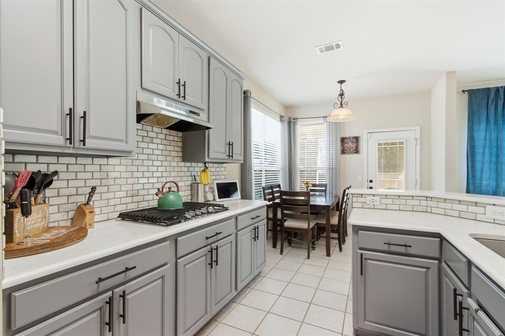 6625 Hayling Way Denton, TX 76210 - Photo 13 of 33 a kitchen with appliances cabinets and furniture