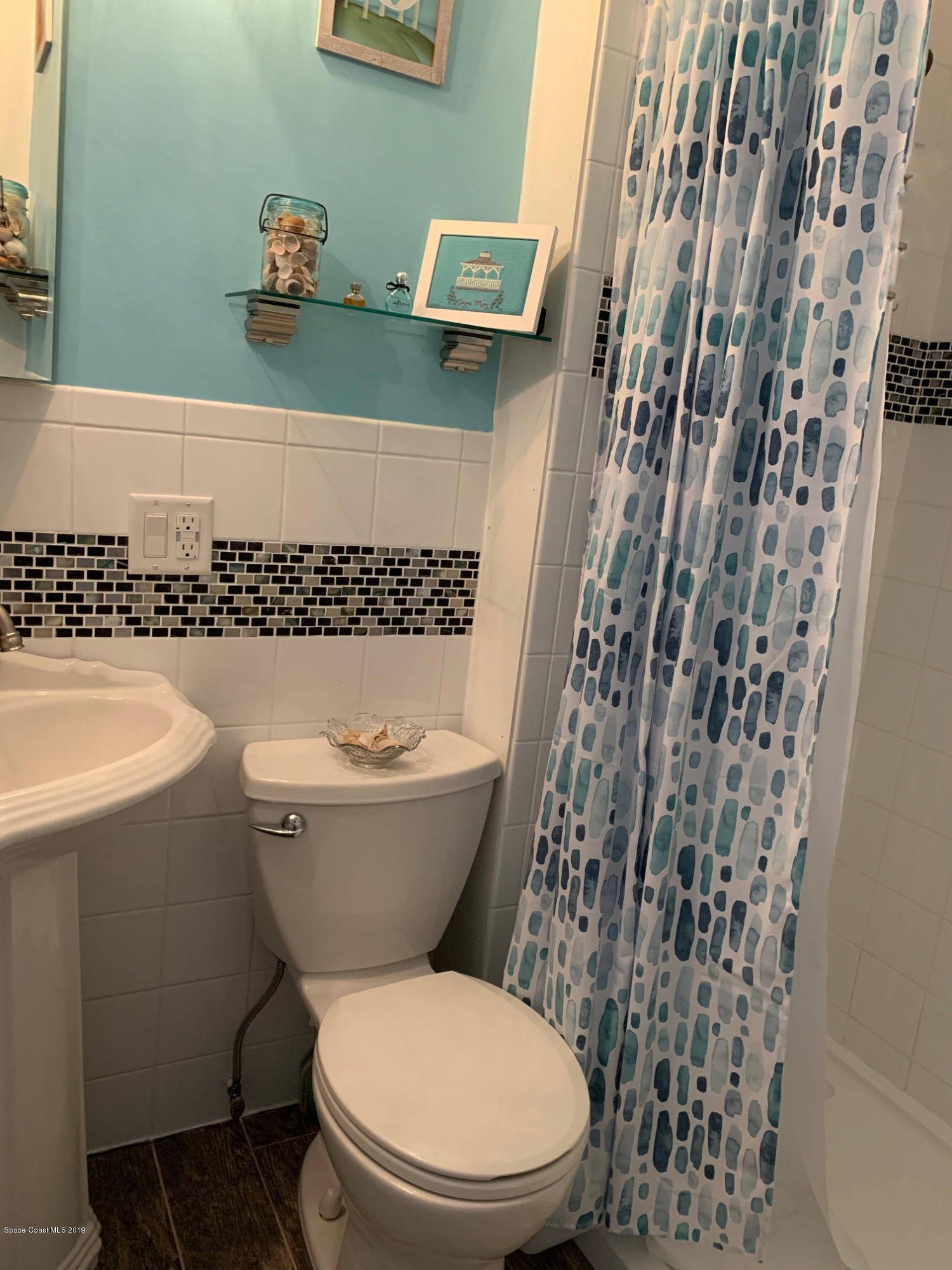 304 Akron Way Rockledge, FL 32955 - Photo 8 of 10 Guest Bath