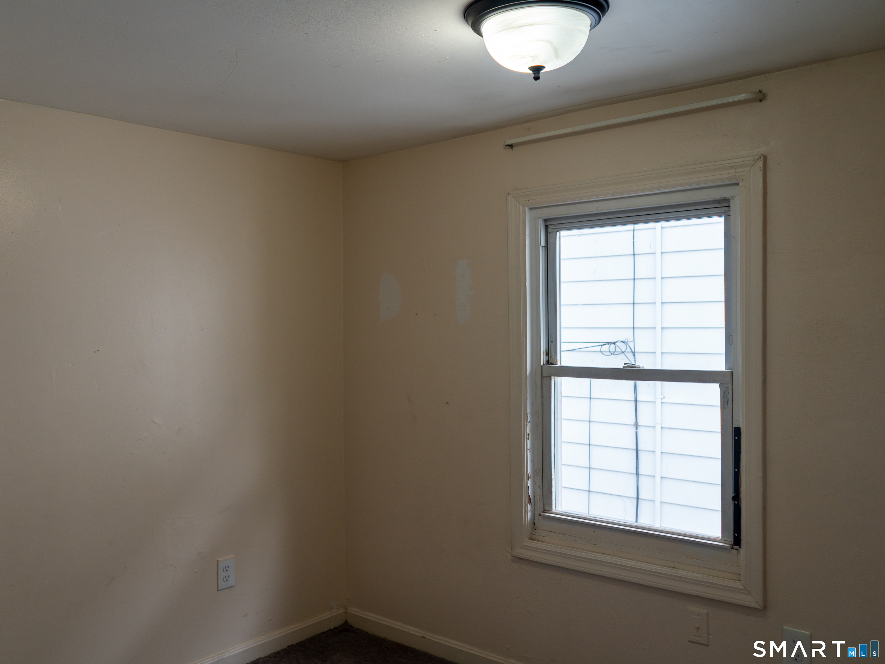406 Poplar Street New Haven, CT 06513 - Photo 14 of 22 an empty room with a window