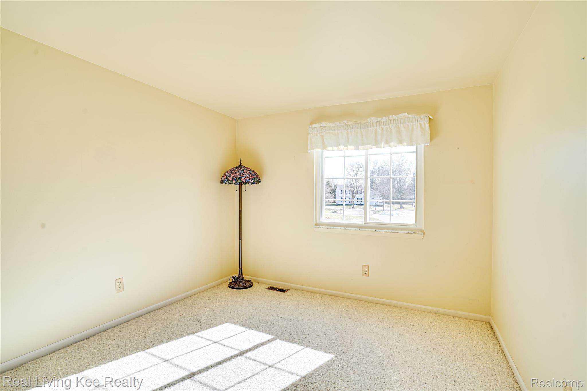 820 Downhill Lane Rochester, MI 48307 - Photo 29 of 43 photos-17.jpg