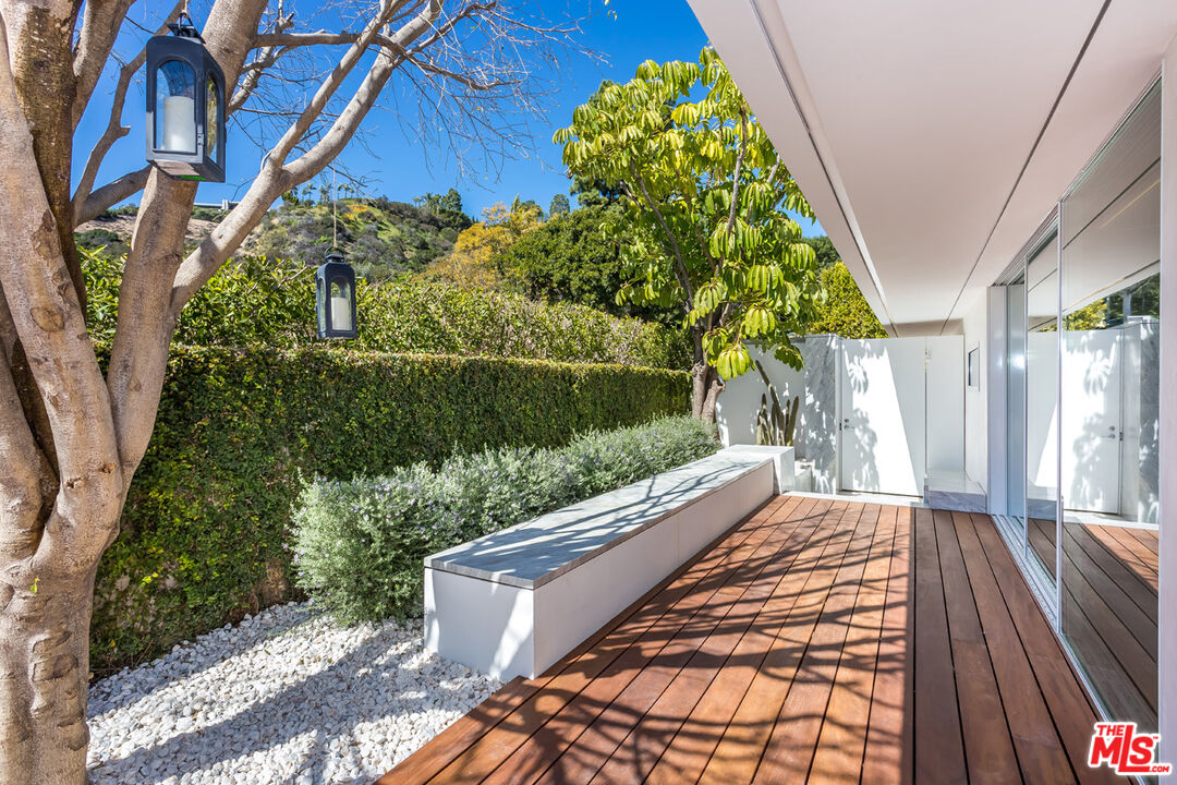 1106 North Hillcrest Road Beverly Hills, CA 90210 - Photo 13 of 54 a view of balcony and yard