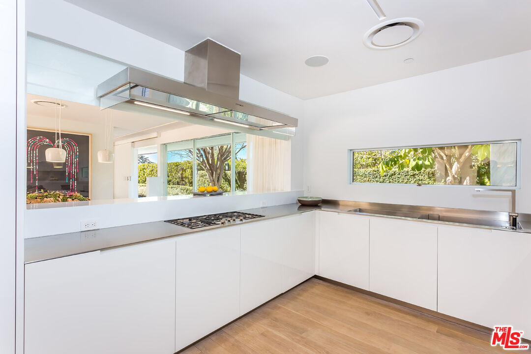 1106 North Hillcrest Road Beverly Hills, CA 90210 - Photo 20 of 54 a hallway with a large window and a sink
