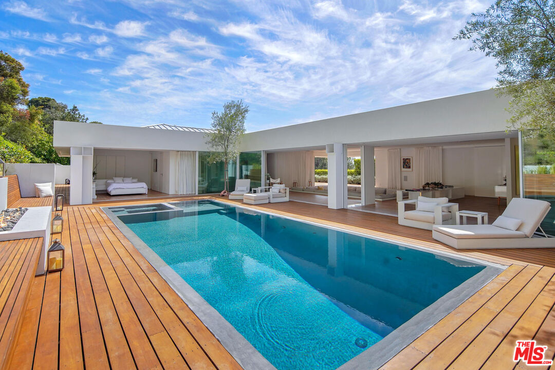 1106 North Hillcrest Road Beverly Hills, CA 90210 - Photo 2 of 54 a view of a house with swimming pool and sitting area