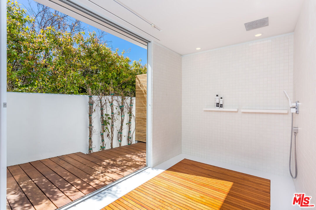 1106 North Hillcrest Road Beverly Hills, CA 90210 - Photo 32 of 54 a view of a bedroom