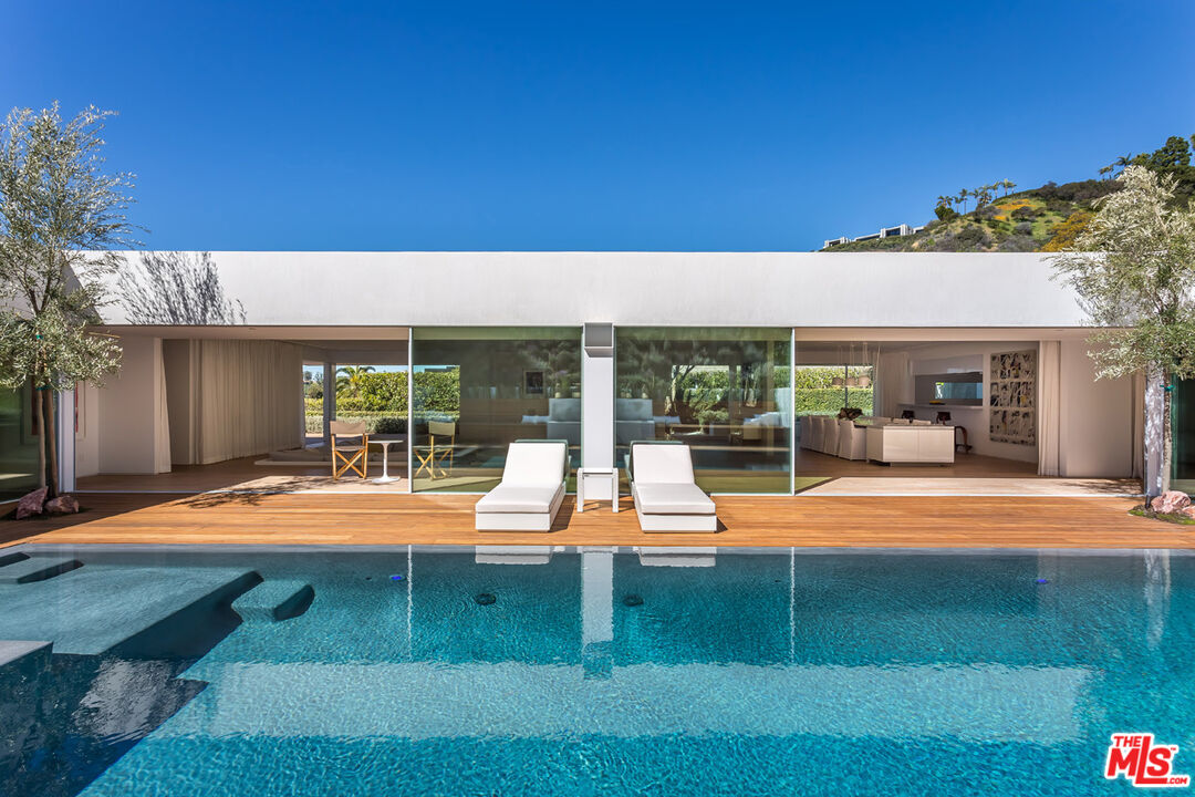 1106 North Hillcrest Road Beverly Hills, CA 90210 - Photo 42 of 54 a backyard of a house with yard and outdoor seating