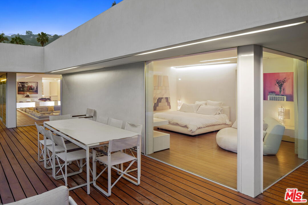 1106 North Hillcrest Road Beverly Hills, CA 90210 - Photo 51 of 54