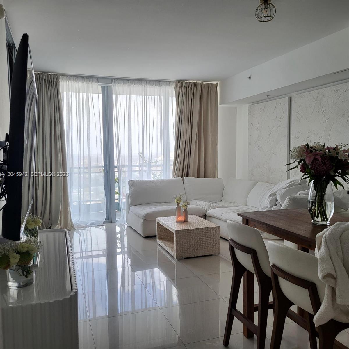 92 Southwest 3rd Street, Unit 3207 Miami, FL 33130 - Photo 4 of 8