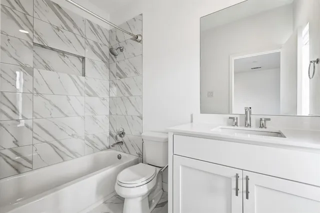 $3,450 | 2111 Bennett Avenue, Unit 20, Dallas, TX 75206