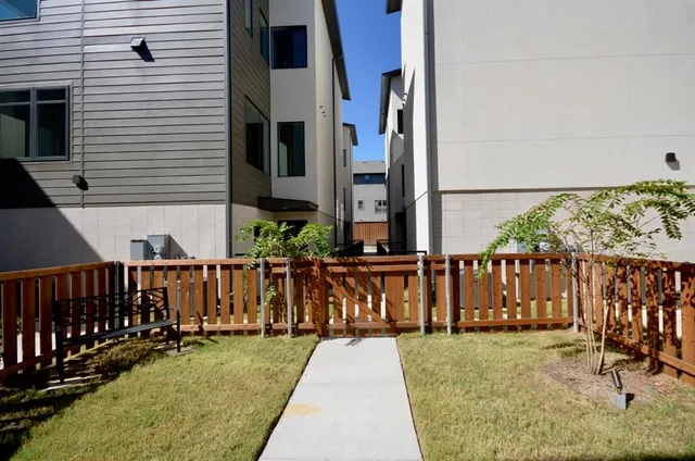 $3,450 | 2111 Bennett Avenue, Unit 20, Dallas, TX 75206