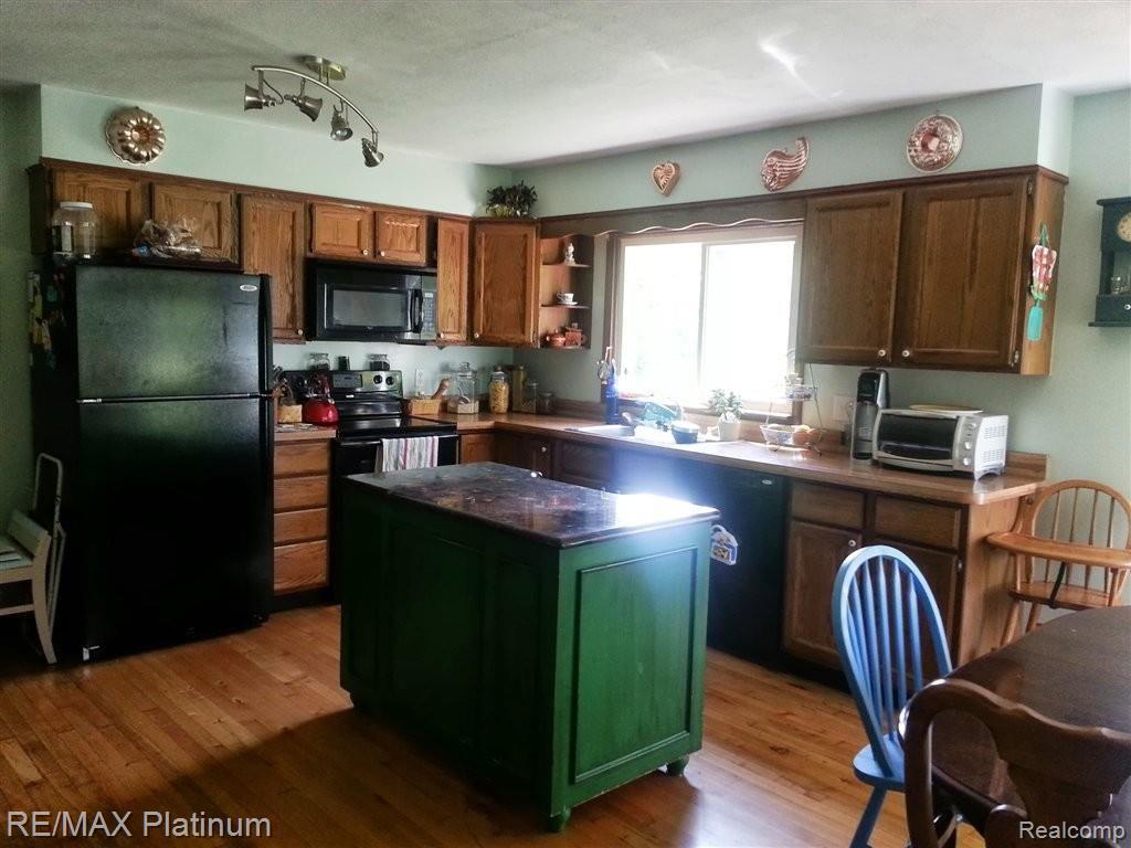 4160 East Allen Road Howell, MI 48855 - Photo 6 of 18 Kitchen.jpg