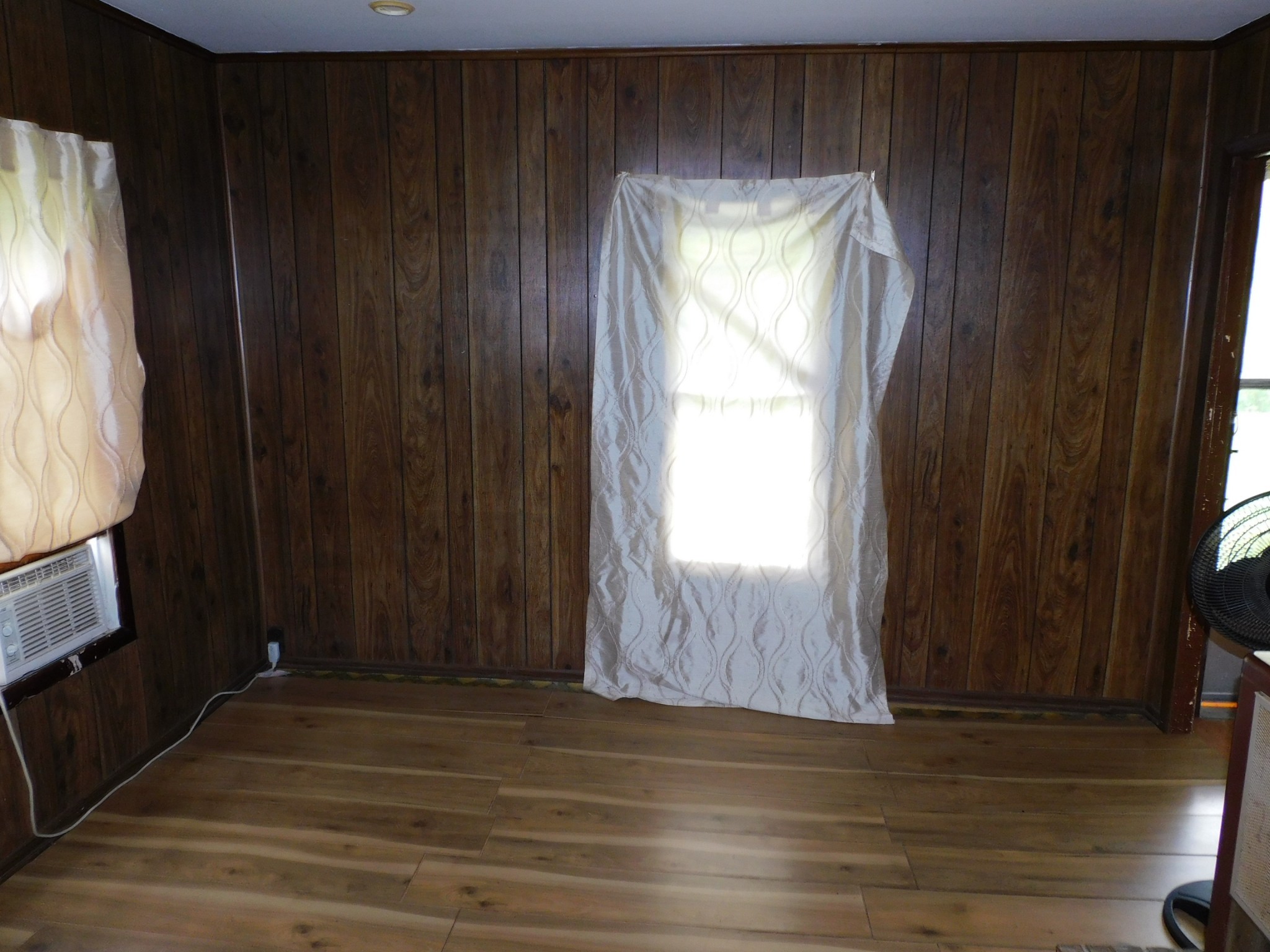 1064 Summitville Road Manchester, TN 37355 - Photo 6 of 15 a view of wooden door
