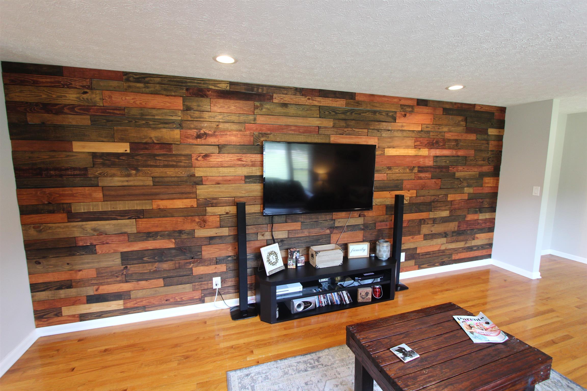 4240 Simmons Bluff Road Lebanon, TN 37090 - Photo 6 of 30 a living room with couch and a flat screen tv