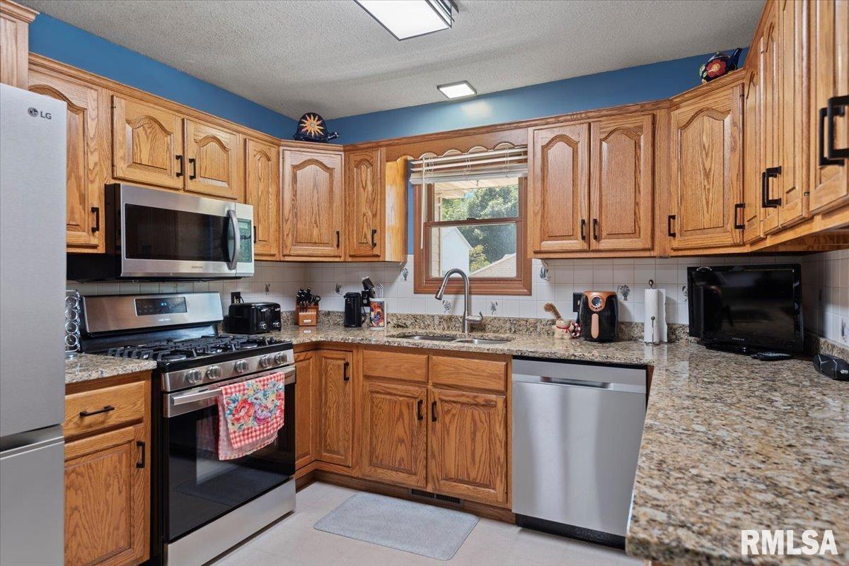 1409 James Street Springfield, IL 62703 - Photo 12 of 61