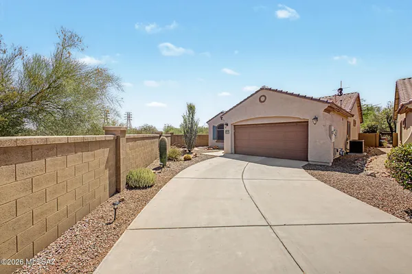 $319,900 | 14115 South Via Del Farolito, Sahuarita, AZ 85629