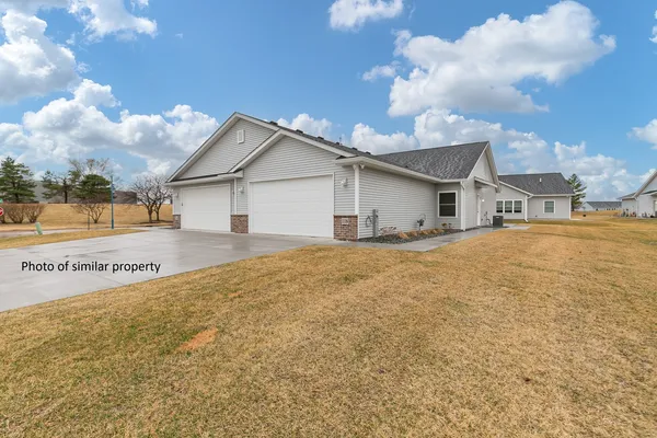 $299,900 | 156 Skaloud Court, East Moline, IL 61244