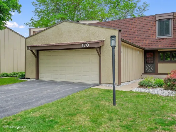 $443,000 | 170 Cascade Drive, Indian Head Park, IL 60525