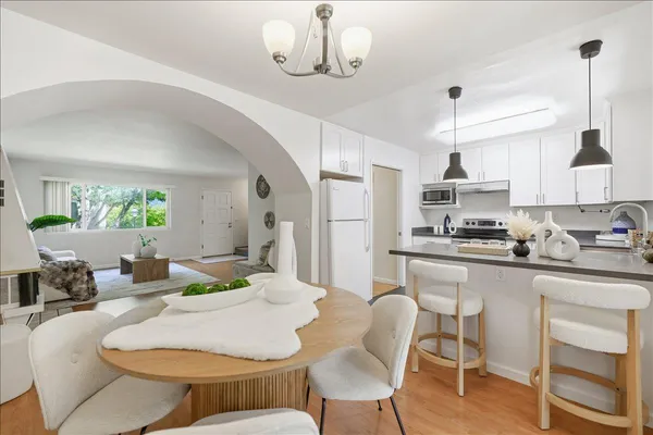 $1,098,000 | 436 Sierra Vista Avenue, Unit 8, Mountain View, CA 94043