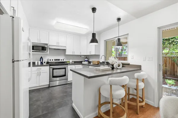 $1,098,000 | 436 Sierra Vista Avenue, Unit 8, Mountain View, CA 94043