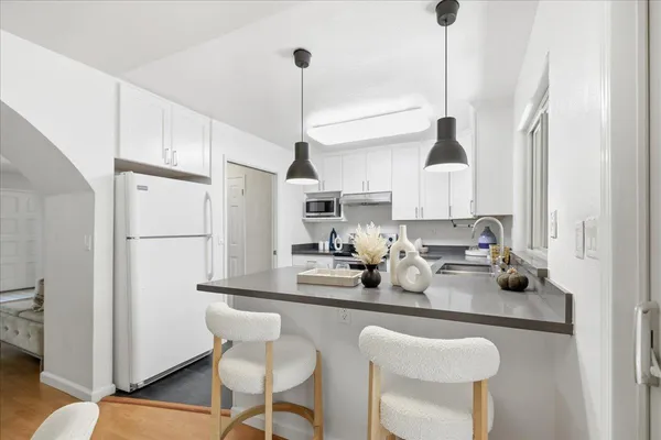 $1,098,000 | 436 Sierra Vista Avenue, Unit 8, Mountain View, CA 94043