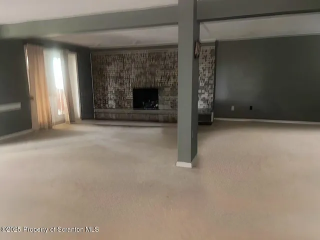 en view of an empty room