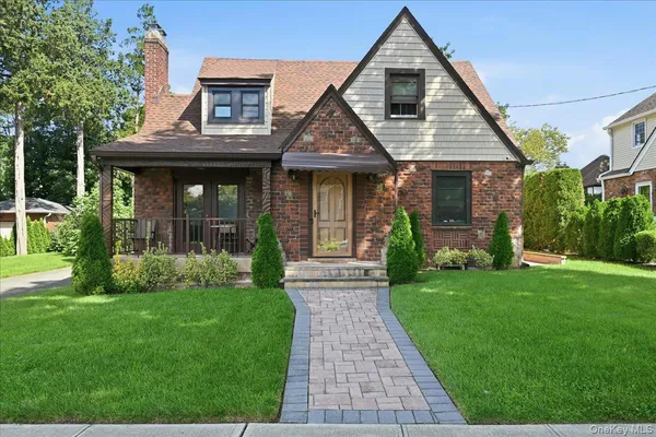 $4,900 | 201 Glenmore Street, Williston Park, NY 11596