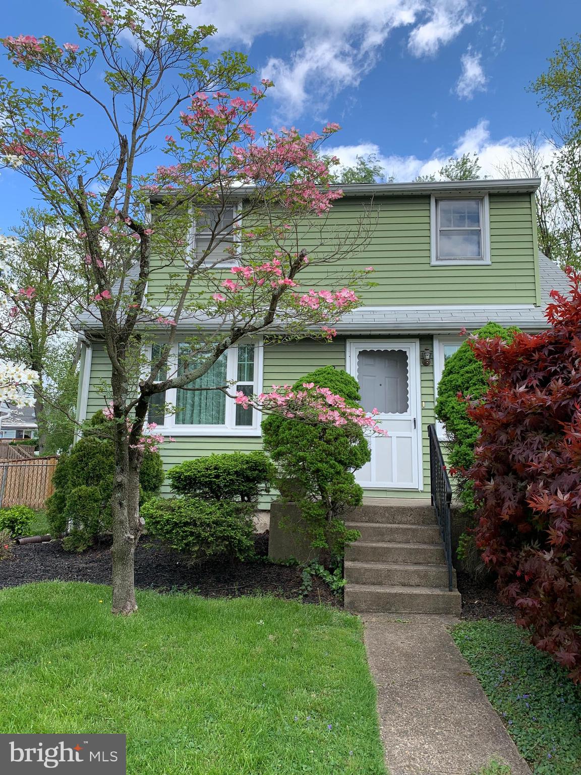 22 Norwyn Road Hatboro, PA 19040 - Photo 1 of 40 Spring flowers
