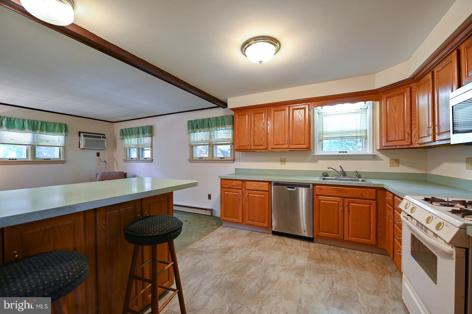 22 Norwyn Road Hatboro, PA 19040 - Photo 21 of 40 Breakfast Bar