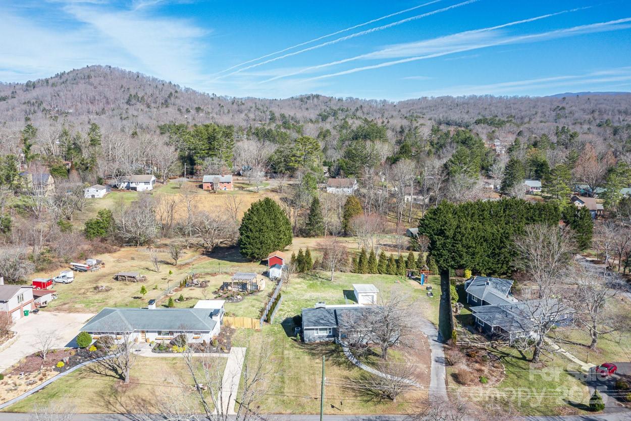 29 Willowbrook Road, Unit 11 Asheville, NC 28805 - Photo 43 of 46 a view of balcony with furniture