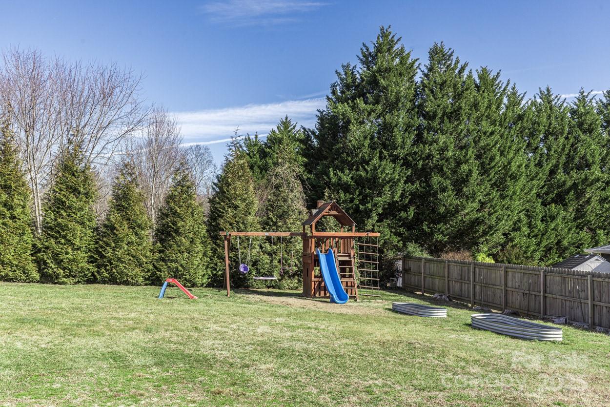 29 Willowbrook Road, Unit 11 Asheville, NC 28805 - Photo 8 of 46 a backyard of a house with lots of green space