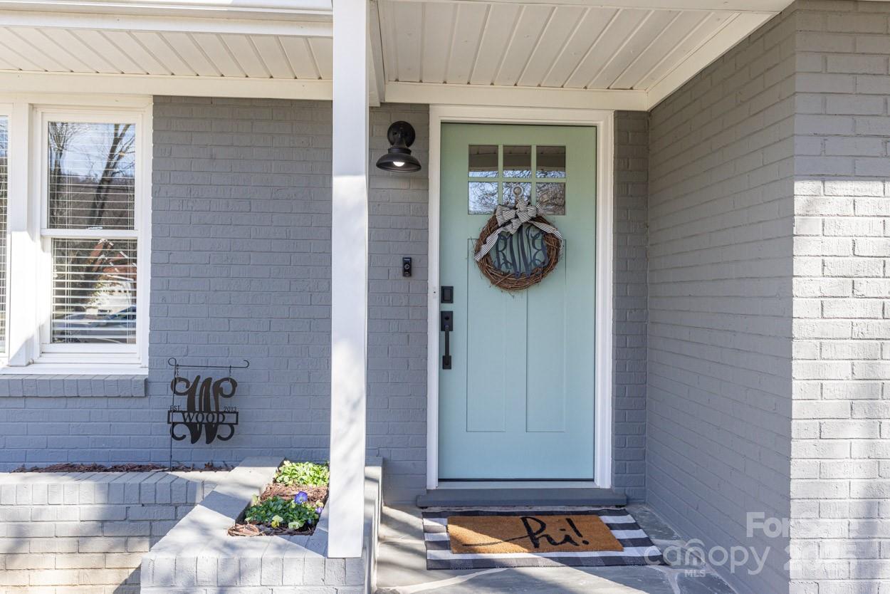 29 Willowbrook Road, Unit 11 Asheville, NC 28805 - Photo 9 of 46 a front view of a house with front door