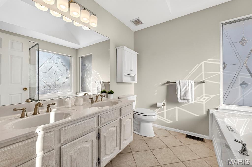 412 Stryker Court Ballwin, MO 63021 - Photo 14 of 33