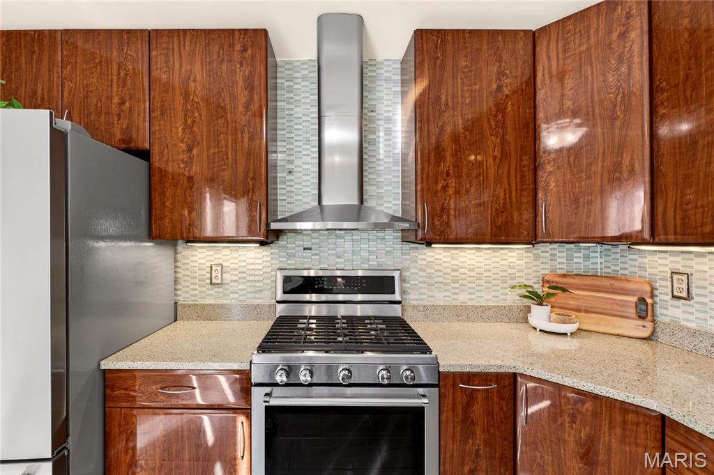 412 Stryker Court Ballwin, MO 63021 - Photo 9 of 33