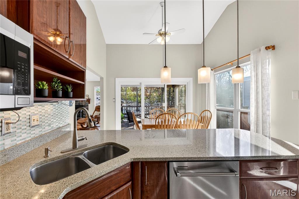 412 Stryker Court Ballwin, MO 63021 - Photo 10 of 33