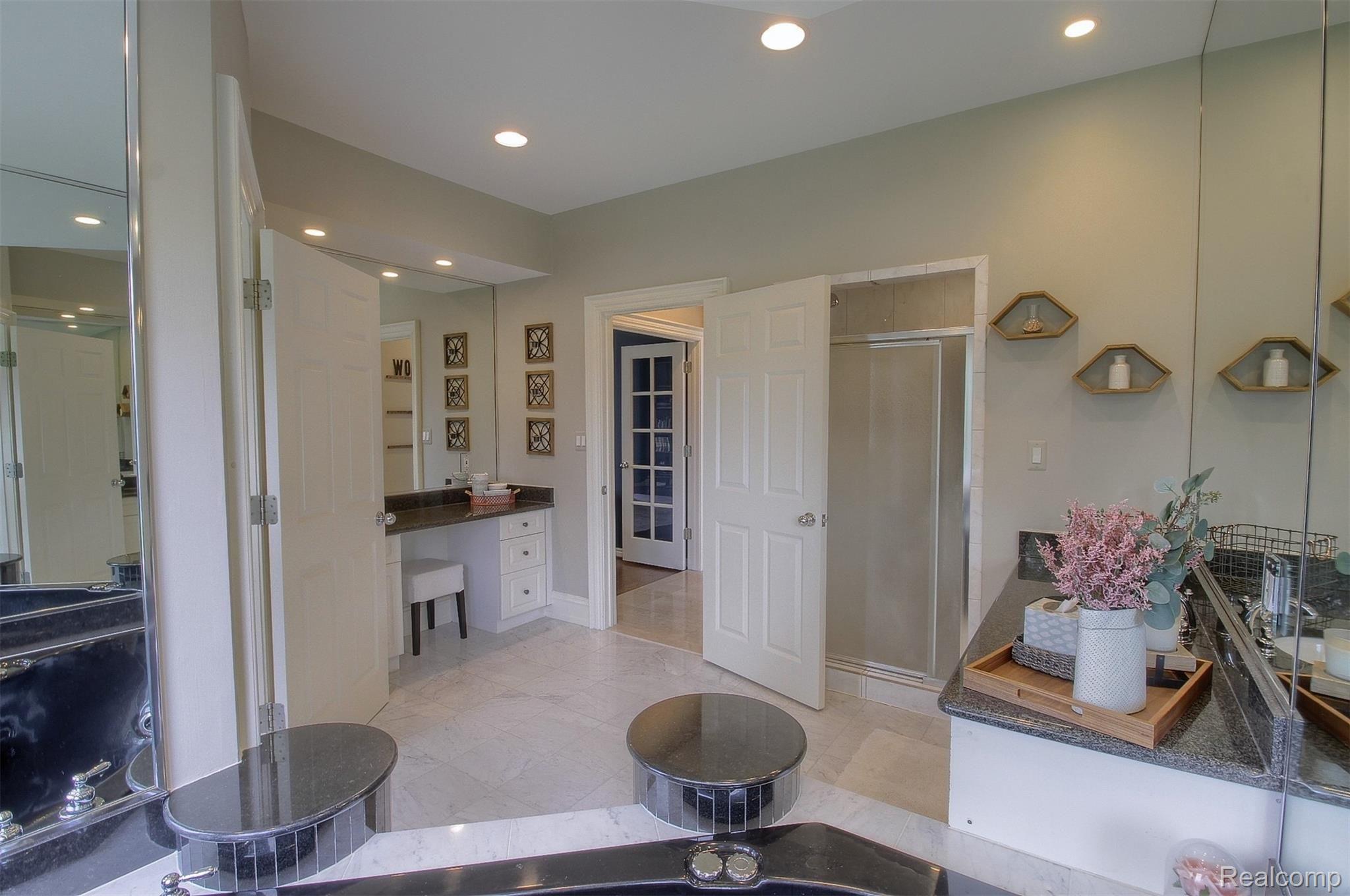 4446 Southacre Lane Rochester, MI 48306 - Photo 27 of 70 27-Bathroom 2nd View.jpg