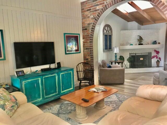 1831 Wheeler Road North Palm Beach, FL 33408 - Photo 4 of 22 Living Room