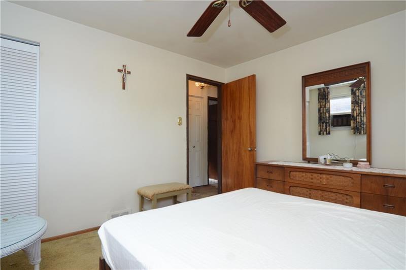 437 Ridgemont Drive Pittsburgh, PA 15220 - Photo 12 of 19 Gallery Image 12