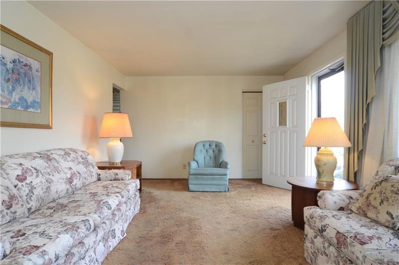 437 Ridgemont Drive Pittsburgh, PA 15220 - Photo 3 of 19 Gallery Image 3