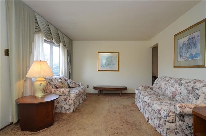 437 Ridgemont Drive Pittsburgh, PA 15220 - Photo 4 of 19 Gallery Image 4