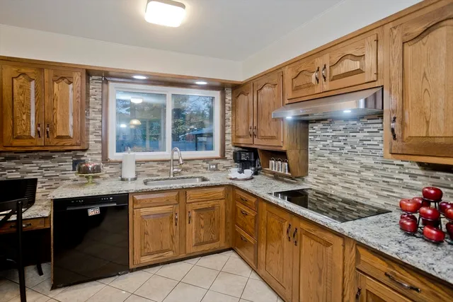 $340,000 | 32 Lindsay Road, Springfield, MA 01128