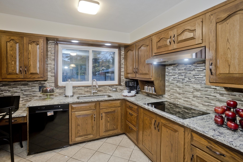 32 Lindsay Road Springfield, MA 01128 - Photo 12 of 34