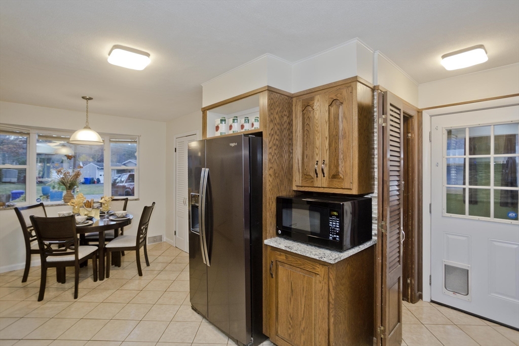 32 Lindsay Road Springfield, MA 01128 - Photo 13 of 34