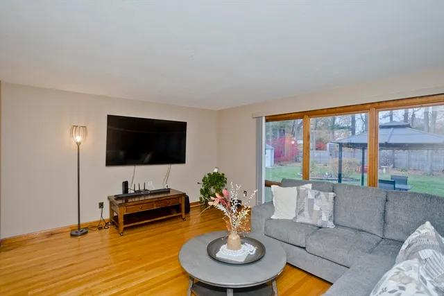 $340,000 | 32 Lindsay Road, Springfield, MA 01128