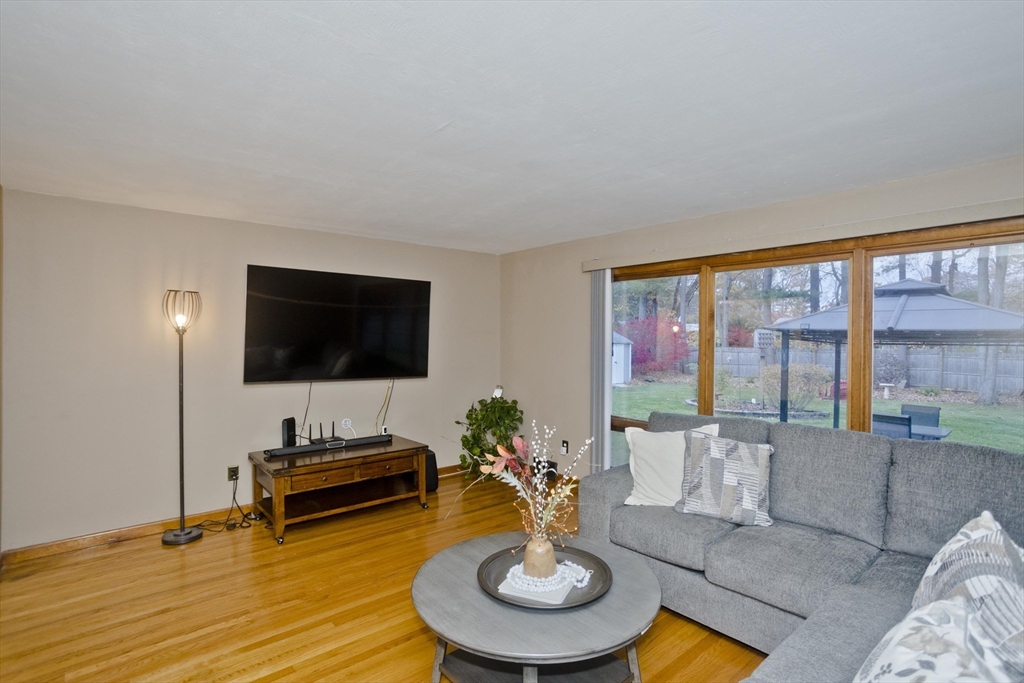 32 Lindsay Road Springfield, MA 01128 - Photo 17 of 34